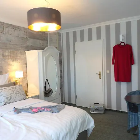 Apartment Strandhotel Louisa & Appartementhaeuser Josephine Und Christine Juliusruh